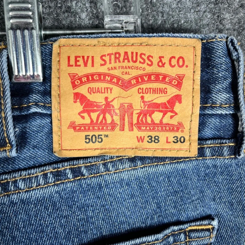 Levi's 505 Regular Fit Jeans Mens 38x30 Blue Medium Wash Straight Leg Denim NWT